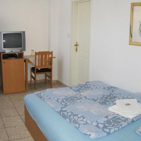 Nadix Panzio Bed and Breakfast Debrecen Habitación foto