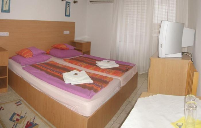 Nadix Panzio Bed and Breakfast Debrecen Habitación foto