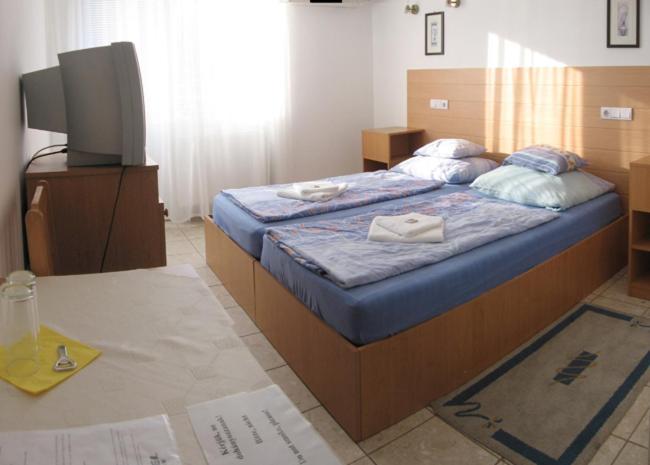 Nadix Panzio Bed and Breakfast Debrecen Habitación foto